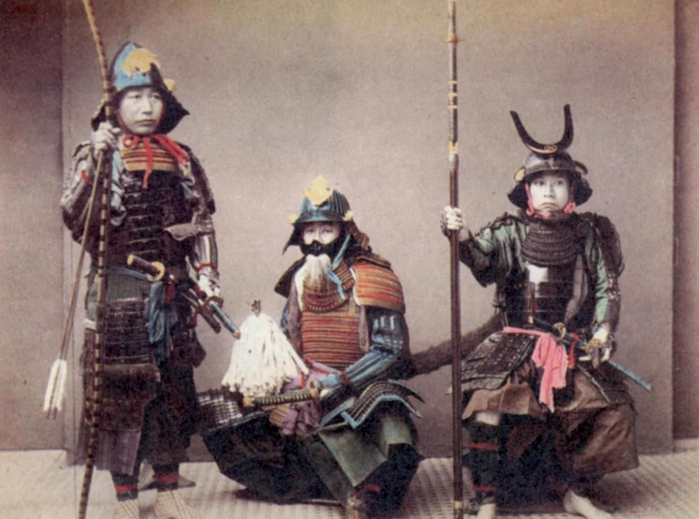 Каждый самурай готов с оружием в руках защищать свой дом.