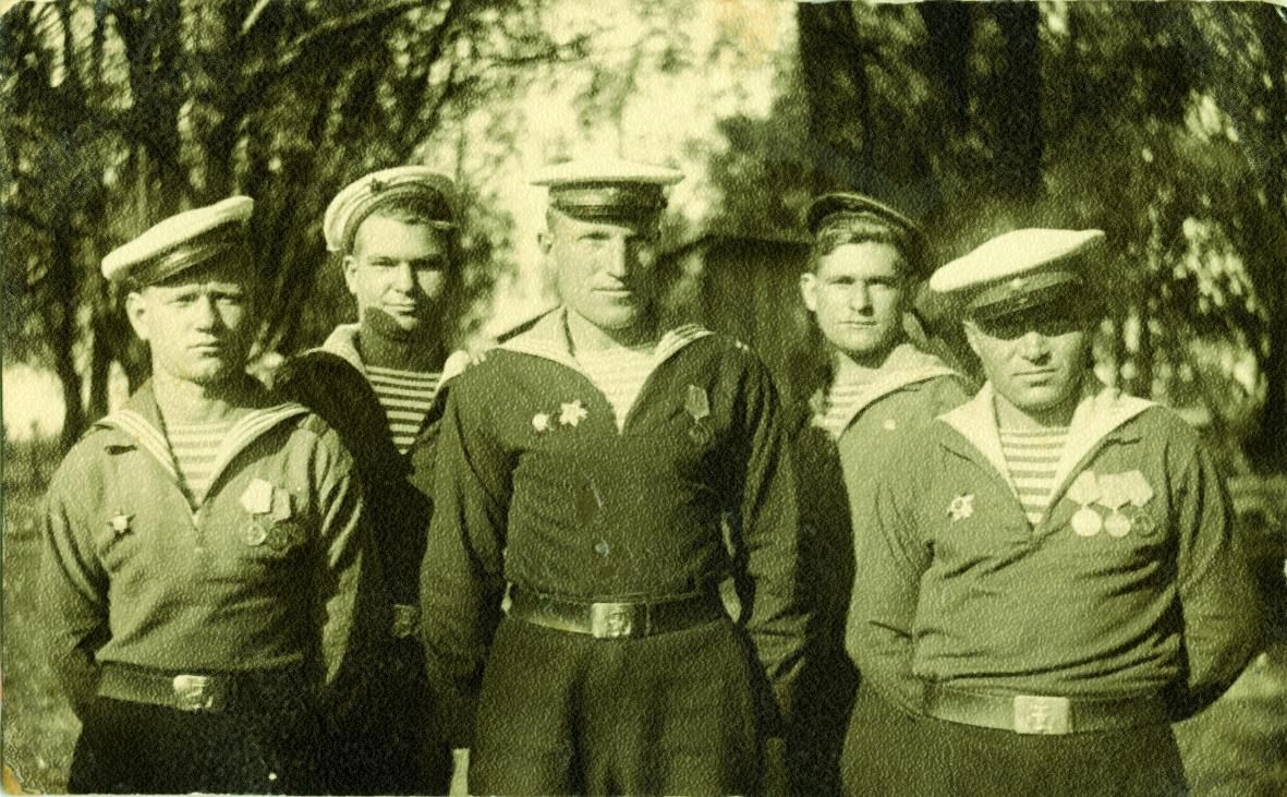 Михаил Исаенков с сослуживцами. Германия. 1945 год