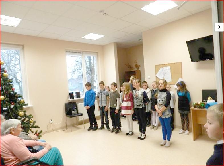 Учащиеся Жибартонской основной школы выступают перед пациентами Крякянавской больницы