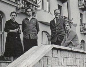 Слева направо: Татьяна Дамир, Сергей, Петр и Анна Капица. Прага. 1959 год
