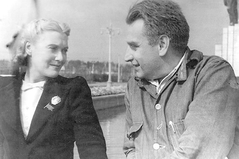 Любовь Орлова и Григорий Александров на съемках фильма «Светлый путь». 1940 г.