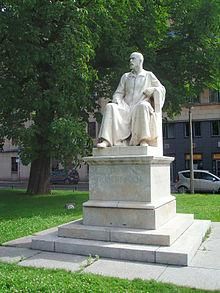 Памятник Роберту Коху на площади его имени в Берлине