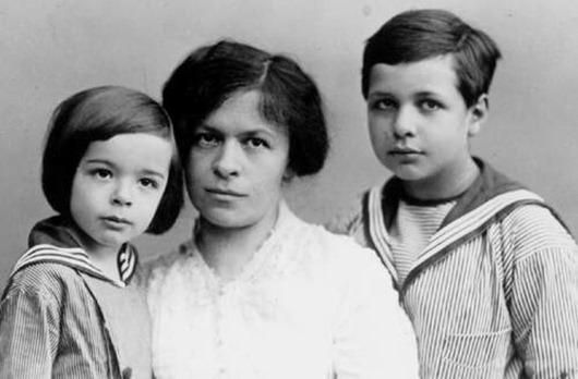 Милева Марич с сыновьями Эдуардом и Хансом-Альбертом