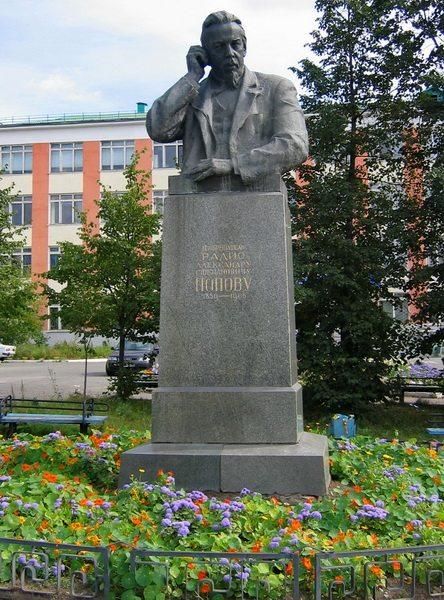 Памятник А.С. Попову в Краснотурьинске.