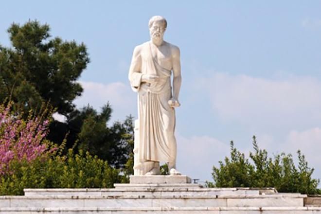 Памятник Гиппократу в г. Ларисса, Греция