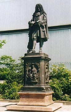 Памятник Готфриду Вильгельму      Лейбницу в Лейпциге