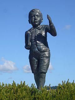 Памятник Эрнесту Резерфорду в детстве