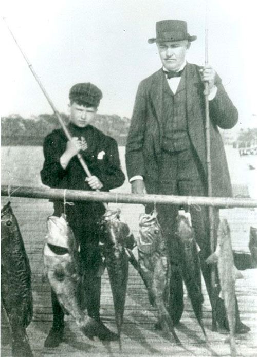 Томас Эдисон с сыном Чарльзом