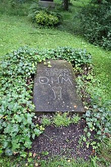 Надгробие на могиле Ома в Мюнхене