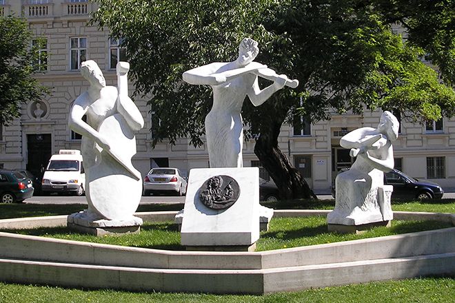 Скульптурная композиция в Вене, посвященная Антонио Вивальди.