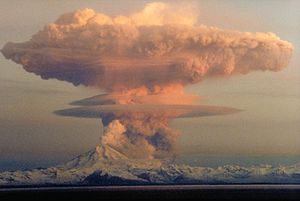 Извержение вулкана Редаут на Аляске в 1990 году относится к тому же типу, что и извержение Везувия 79 года.