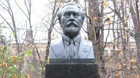 Памятник С.В. Лебедеву в Санкт-Петербурге