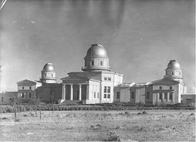 Обсерватория появилась на Пулковских высотах под Петербургом в 1839 году, ещё при Николае I