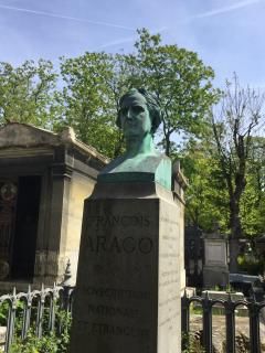 Могила Араго