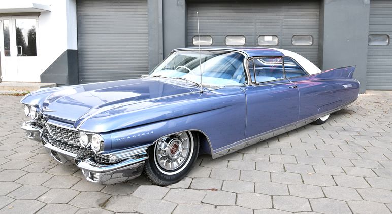 Aвтомобиль Cadillac Eldorado производства 1960-х годов. Отреставрированная машина была приобретена известным американским рэпером Snoop Dogg.