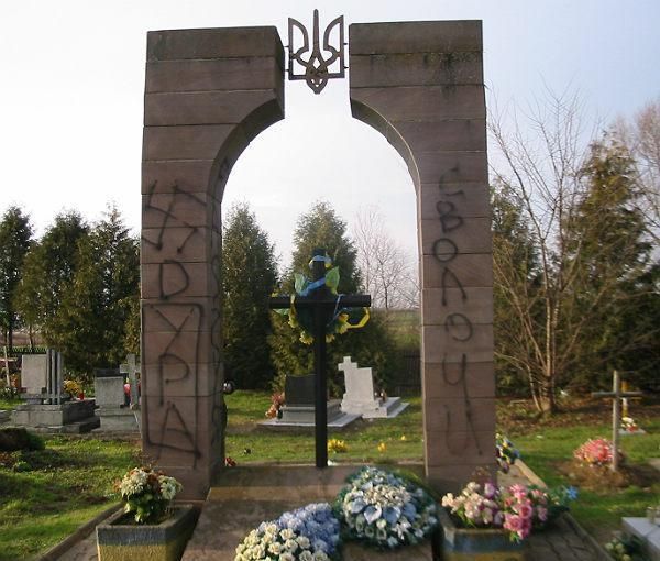 Памятник бойцам УПА в Польше фото: qna.center