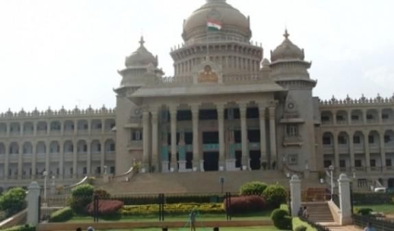 Парламент Индии фото: pastinfo.am