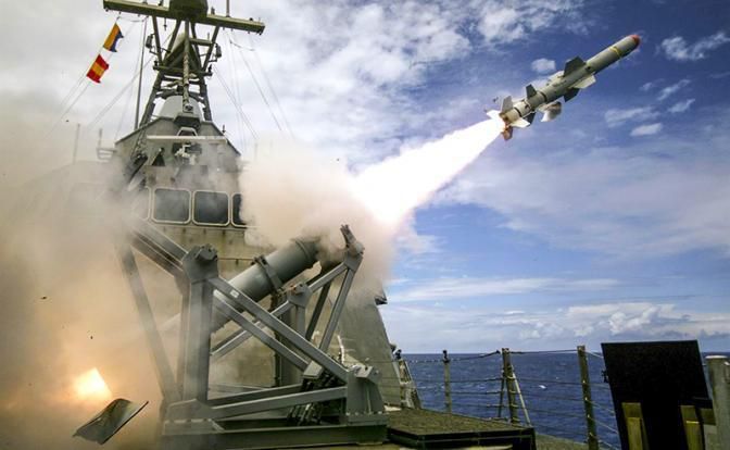 Американский Coronado запускает ракету Harpoon Block 1C фото: defense.gov