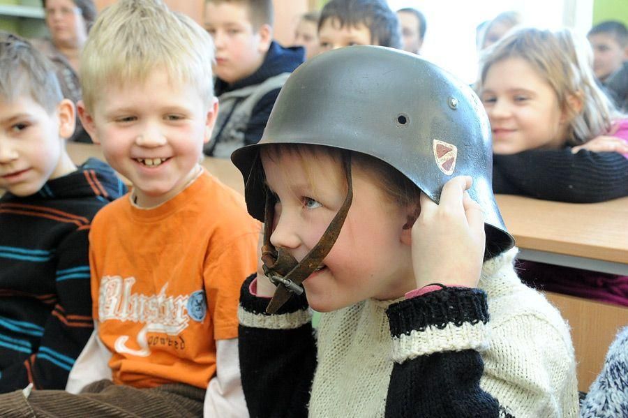 На уроках патриотизма в Латвии рассказали о подвигах войск СС фото:Warnet.ws