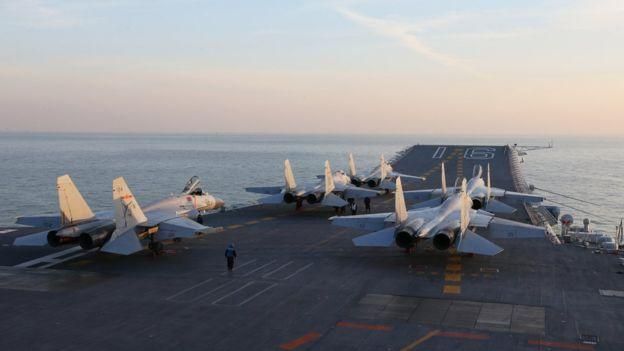 AFP Image caption Первоначально Китай заявлял, что покупает авианосец "Варяг" у Украины, чтобы сделать из него плавучее казино, однако после шести лет работ по модернизации судна его вернули на военную службу