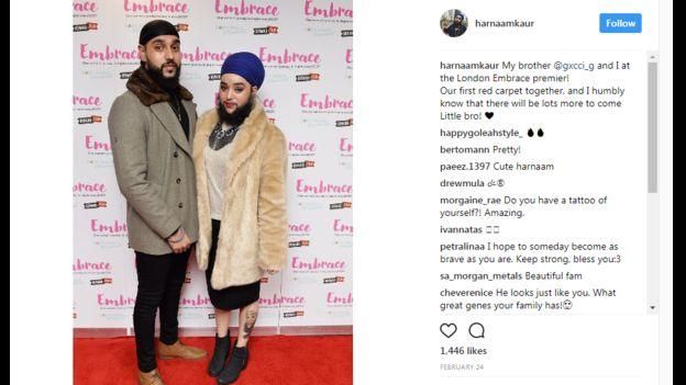HARNAAM KAUR/INSTAGRAM Image caption Брат Харнам помог ей пережить травлю
