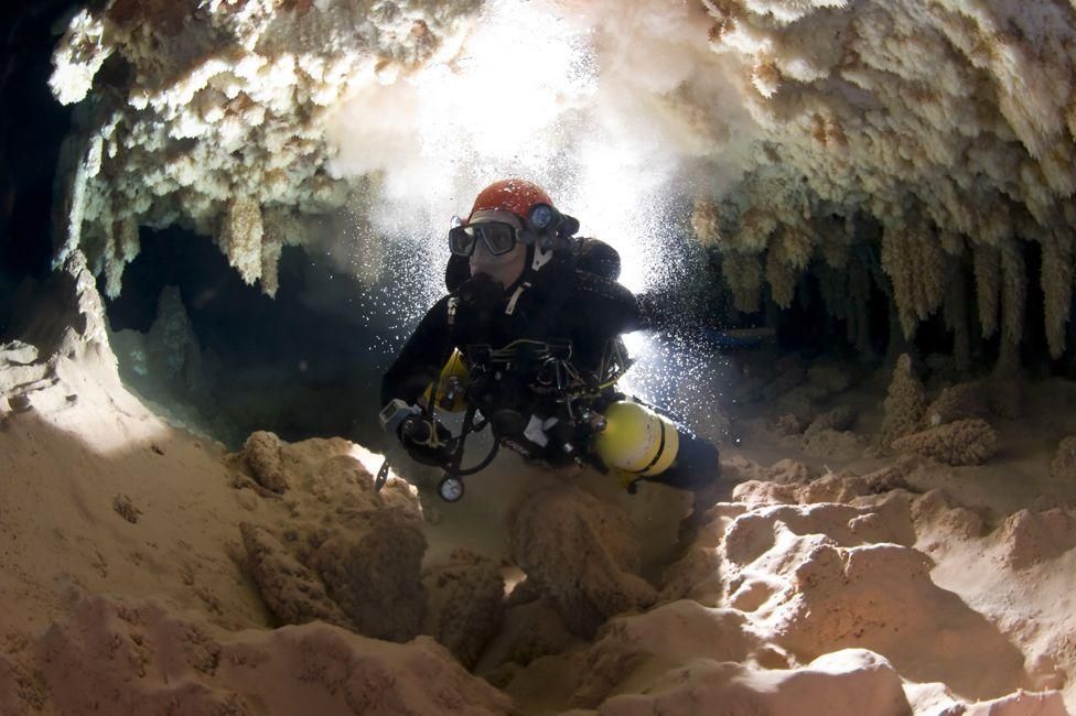 TONI CIRER Image caption Грасиа под водой в пещере