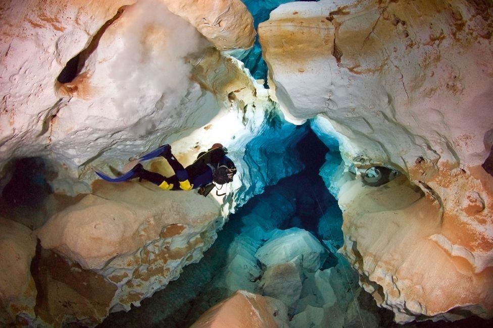 TONI CIRER Image caption В многочисленных подводных пещерах Майорки легко заблудиться