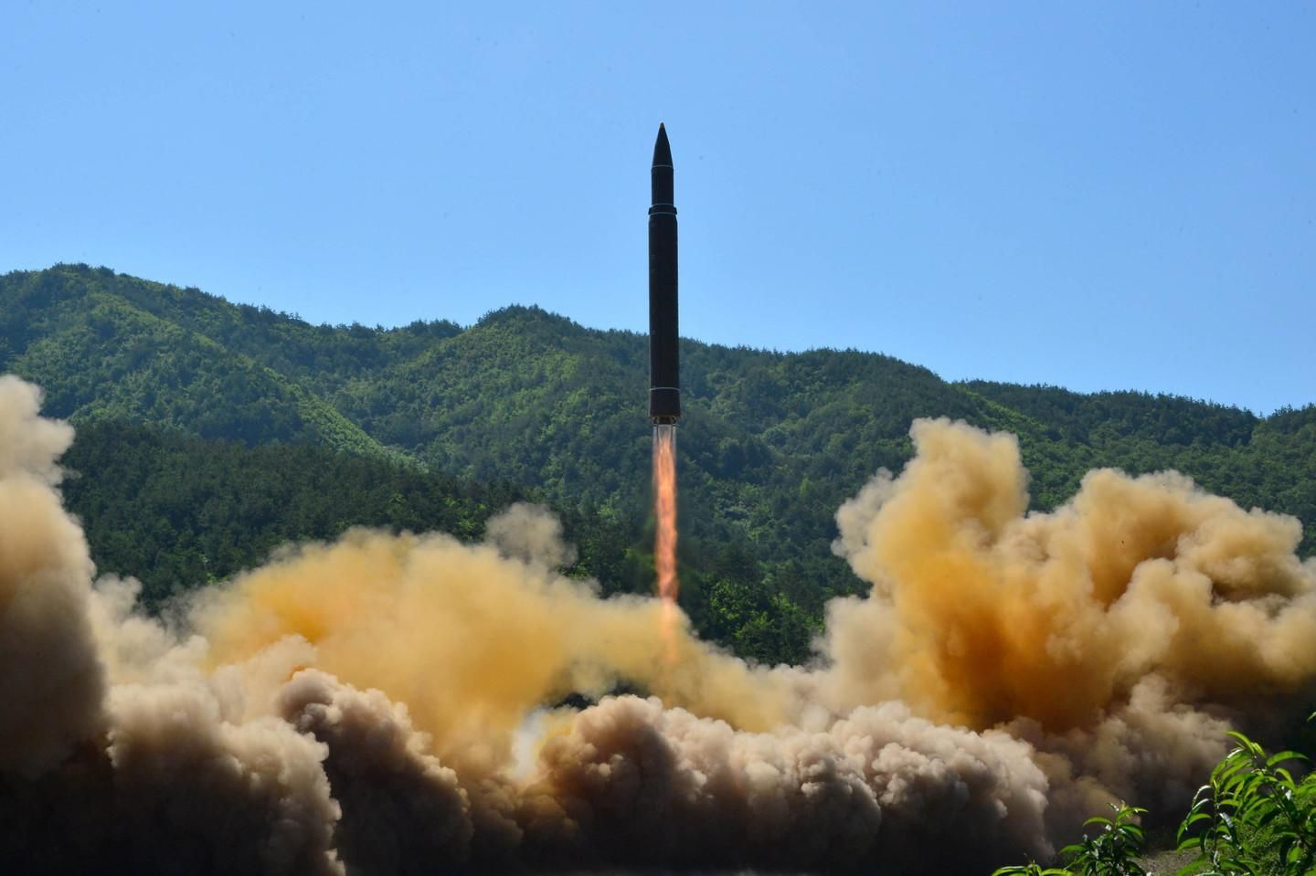 Запуск баллистической ракеты Hwasong-14. Фото: © KNCA/REUTERS