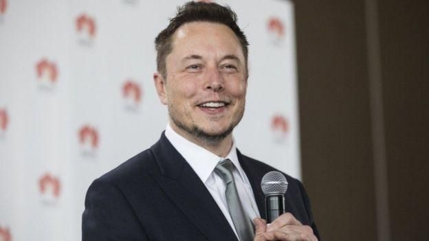 EPA Image caption Глава Tesla Илон Маск считает, что Model 3 - лучший электромобиль за такую цену (35 тысяч долларов)
