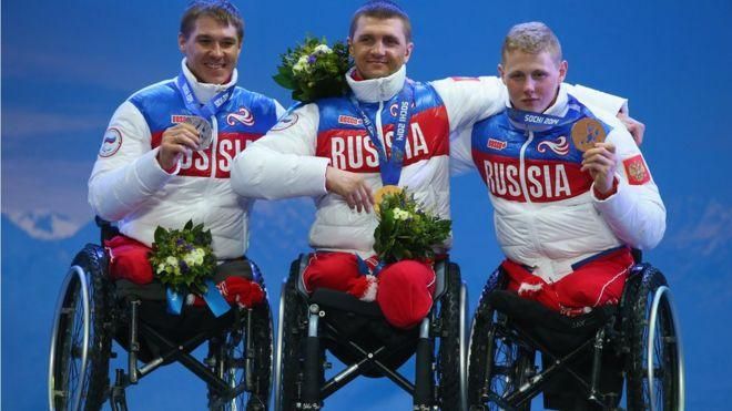 GETTY IMAGES Image caption На паралимпиаде в Сочи в 2014 году российские биатлонисты заняли весь пьедестал в гонке на дистанции 12,5 км