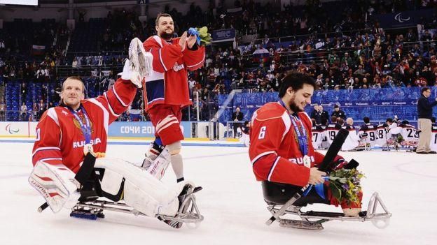 GETTY IMAGES Image caption Российские следж-хоккеисты не смогут выступить в Пхенчхане, так как уже пропустили отборочные соревнования