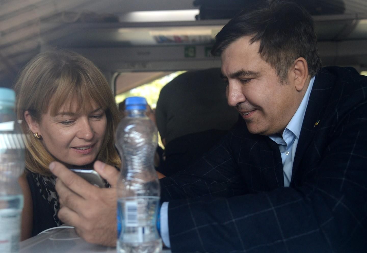 Михаил Саакашвили с женой Сандрой Рулофс в вагоне поезда на вокзале польского Пшемышля. Фото: © РИА Новости/Алексей Витвицкий