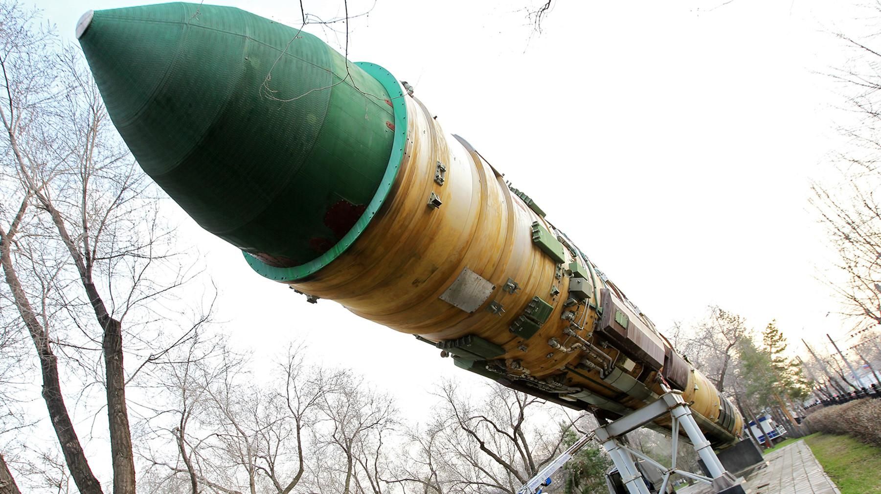 Межконтинентальная баллистическая ракета РС-20 в парке "Салют, Победа!" в Оренбурге РИА Новости © Максим Богодвид