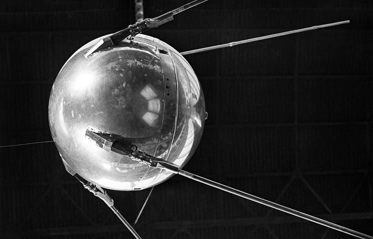 Первый в мире советский искусственный спутник Земли, 1957 год © Валентина Черединцева/ТАСС