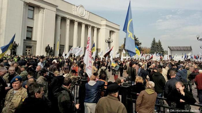 Акция протеста перед зданием Верховной рады в Киеве