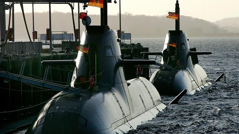 Немецкие подводные лодки U-31 и U-32 на базе подводных лодок, Рендсбург, Германия Reuters