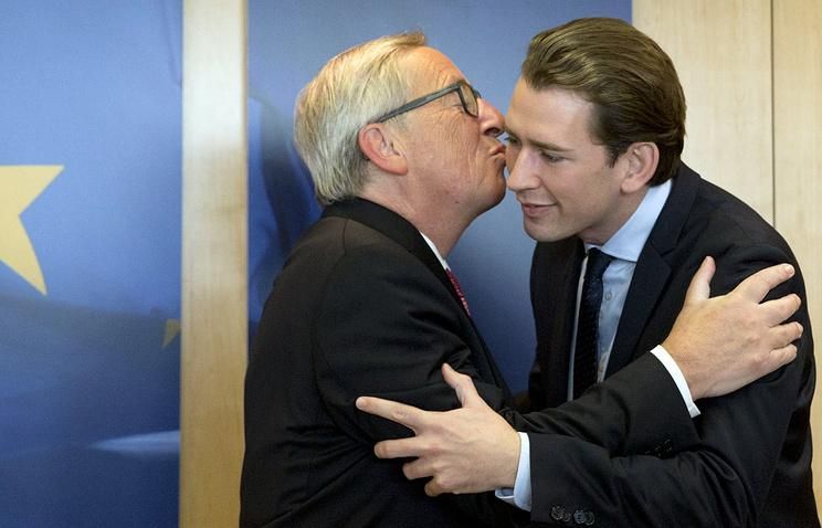 Председатель Еврокомиссии Жан-Клод Юнкер и министр иностранных дел Австрии Себастьян Курц © AP Photo/Virginia Mayo