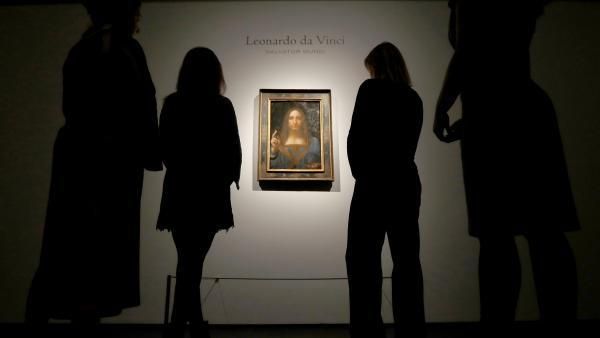 Картина Леонардо да Винчи "Спаситель мира" на аукционе Christie's в Лондоне REUTERS/Peter Nicholls/File Photo