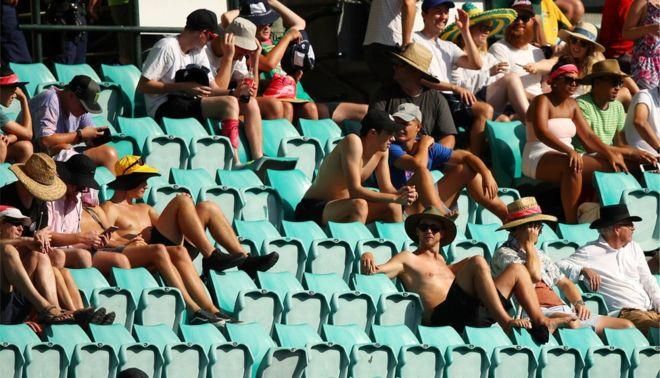ALLSPORT/GETTY IMAGES Image caption Никакая жара не могла остновить болельщиков на международном матче по крикету