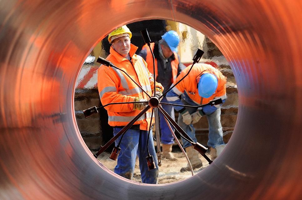 © AP Photo / APN Photo/Frank Hormann Сварка труб на строительстве газопровода в Германии