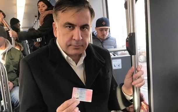 Фото: facebook.com/SaakashviliMikheil/ Саакашвили выдали удостоверение