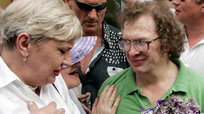 AFP Image caption Когда Мавроди покинул "Матрросскую тишину" в 2007 году, его встречсали на воле с цветами