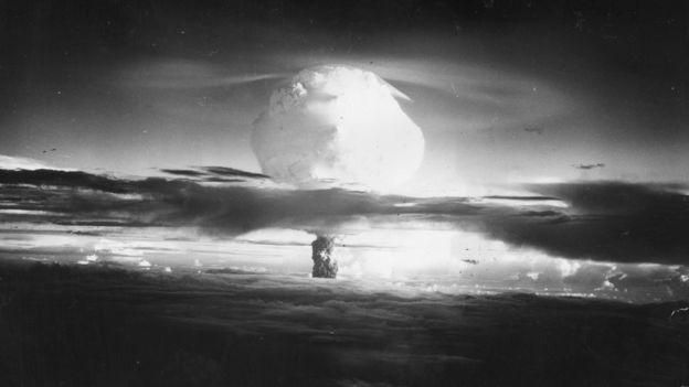 HULTON ARCHIVE Image caption Ядерных грибков на Земле не было уже много десятков лет (на фото - американские испытания на атолле Эниветок в 1950-х)