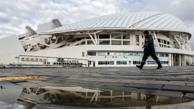 MIKHAIL JAPARIDZE/TASS Image caption В этом году на стадион "Фишт" власти Краснодарского края потратят более 700 млн рублей