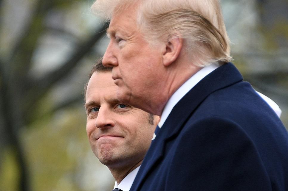 © AFP 2018 / Jim Watson Президент Франции Эммануэль Макрон и президент США Дональд Трамп во время встречи в Белом доме, США. 24 апреля 2018