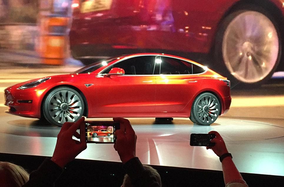 © AP Photo / Justin Pritchard Автомобиль Tesla Motors Model 3