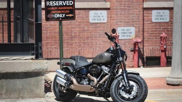 GETTY IMAGES Image caption ЕС грозит ответными пошлинами на многие американские товары - от виски до мотоциклов Harley-Davidson