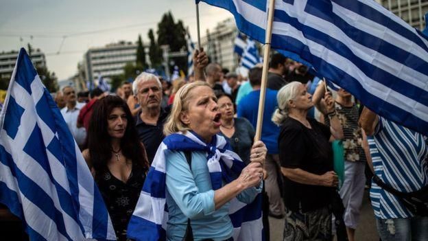 AFP Image caption В Афинах в субботу прошли акции протеста против переименования