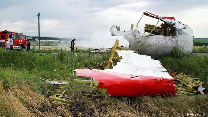 На месте крушения рейса MH17, 17 июля 2014 года