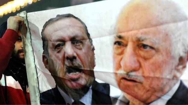 AFP Image caption До конца прошлого века Фетхулла Гюлен был ближайшим соратником Реджепа Тайипа Эрдогана, но затем их пути разошлись